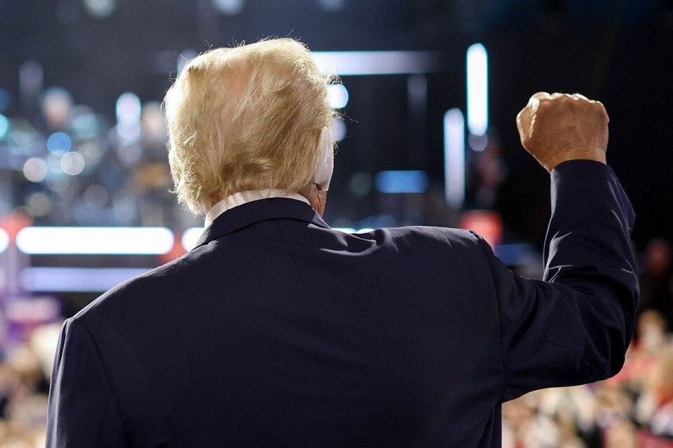 Trump apareceu com curativo na orelha na convenção do partido em Milwaukee | Foto: Reprodução/ Instagram