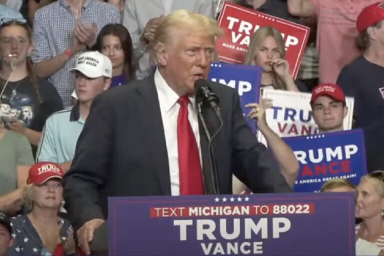 Trump discursou sem nenhum curativo aparente na orelha | Foto: Reprodução/ YouTube