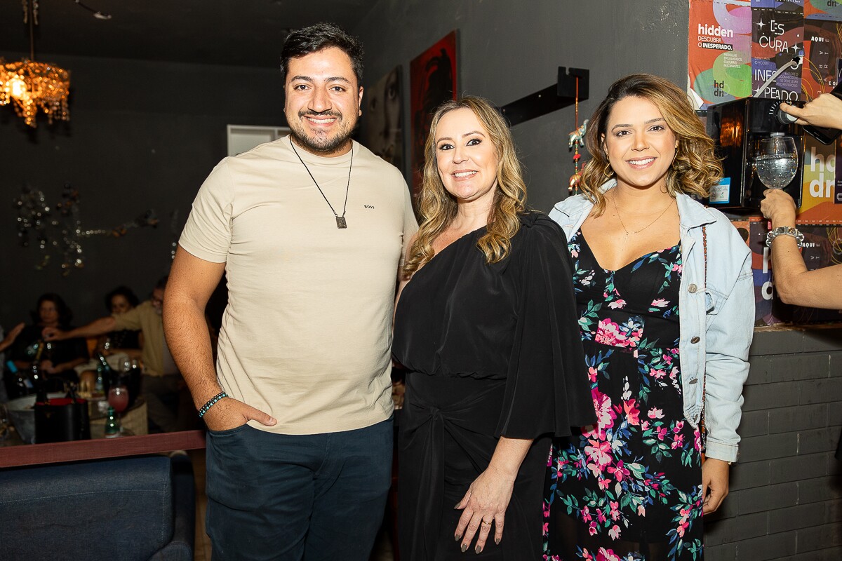 Bruno Menezes, Tati Pinardon e Nicole Braz