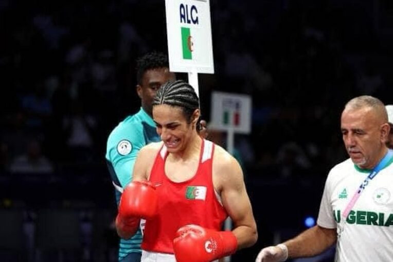 Boxeadora argelina conquista 1ª medalha em Paris e defende mulheres contra ataques