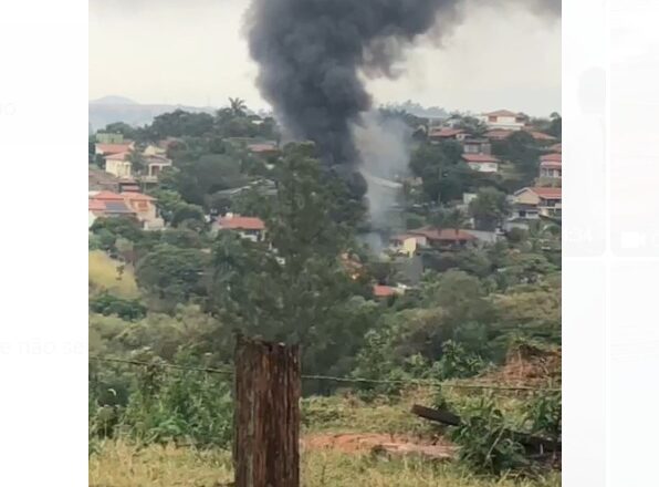 Avião com 62 pessoas cai em Vinhedo (SP)