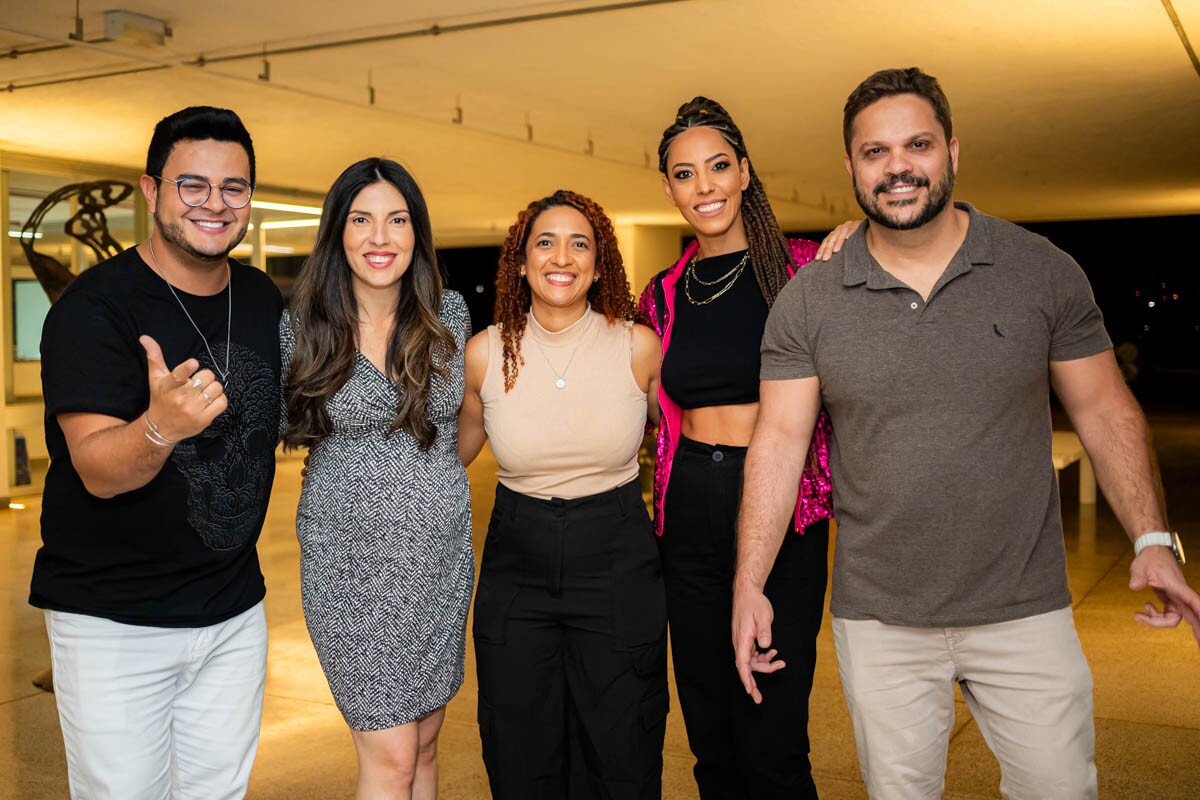 Eldo Gomes, Bárbara Lins, Luana Alves, Cris Marques e Dudu Carlin