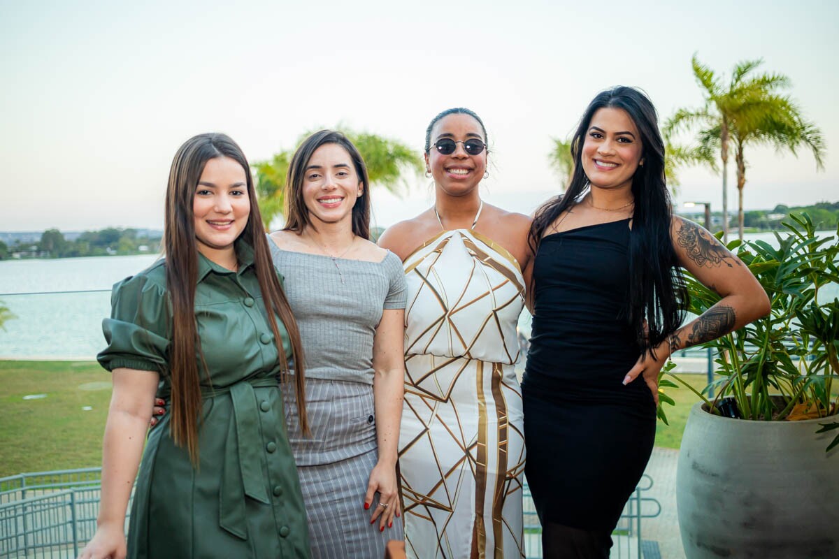 Flávia Benevides, Lívia Carneiro, Alessandra Silva e Bárbara Louise