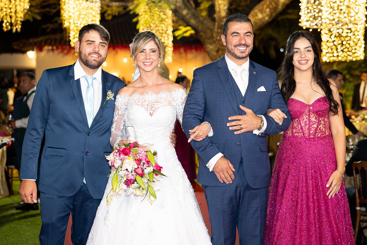 Italo, Natália Ribeiro Miranda, Luís Miranda e Ana Júlia (filha do Noivo)