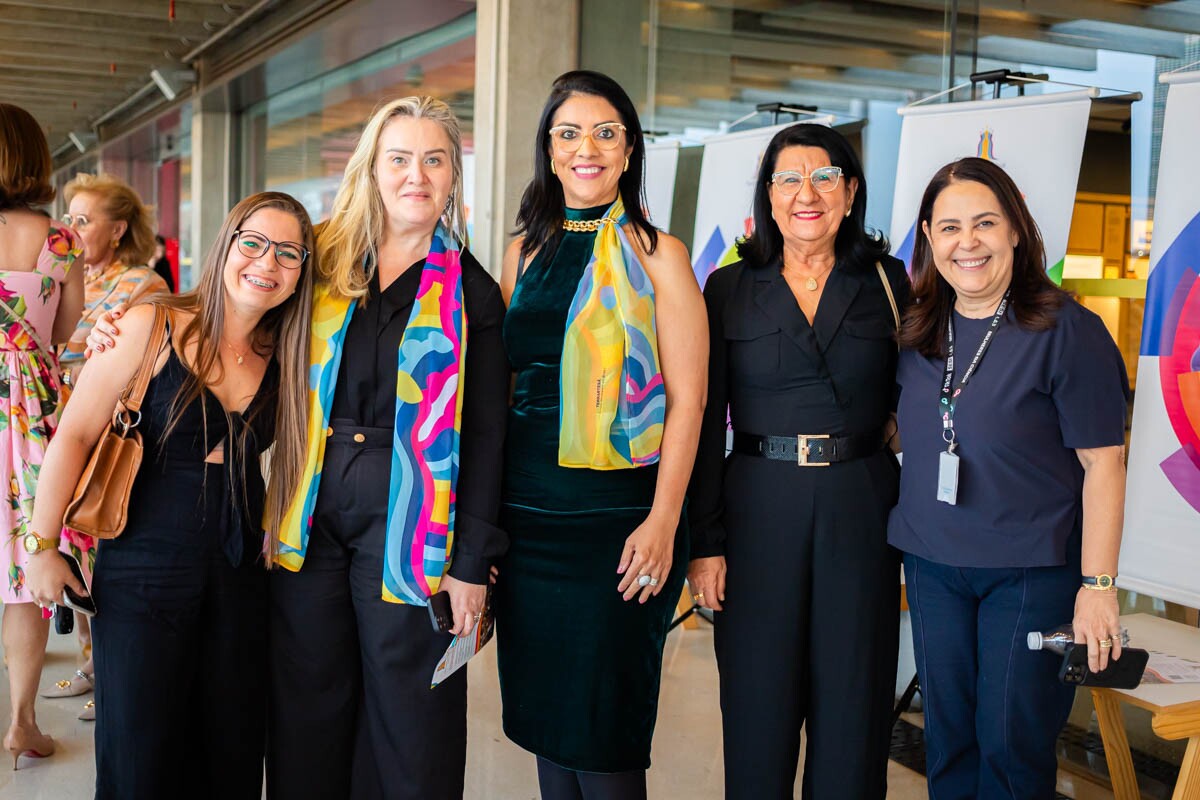 Jaqueline Batista, Luciana Soares, Gracileidy Bacelar, Marcileia Lima e Cláudia Ramalho