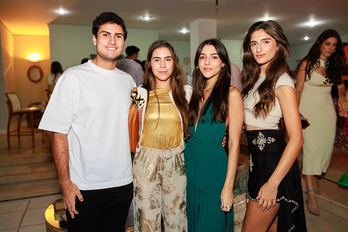 João Pedro Carvalho, Nathalia Endres, Sofia Szervinska e Karen Curi