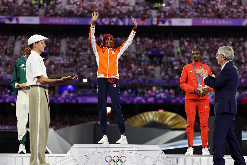 O pódio da maratona feminina foi o último momento esportivo dos Jogos de Paris