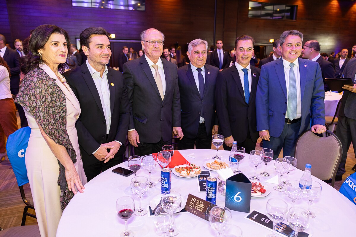 Rosane Oliveira, Celso Sabino, vice-presidente Geraldo Alckmin, senador Izalci, Paulo Solmucci e senador Efraim Filho