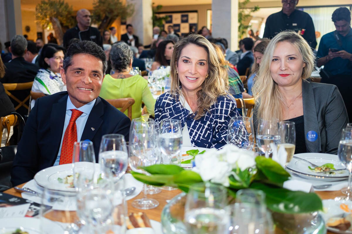 Valcides Araújo, Caetana Franarin e Katia Jorge