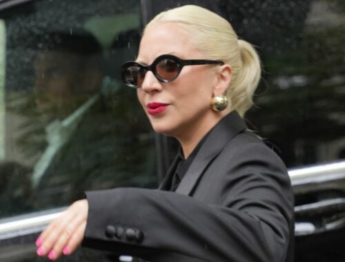 Lady Gaga usa óculos de marca de luxo brasileira em Paris