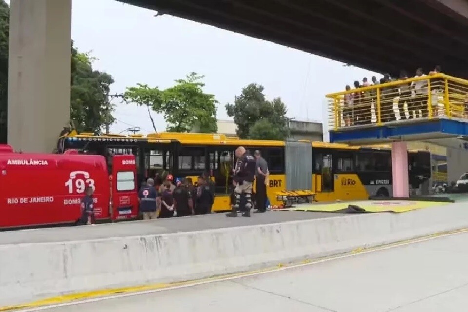 Acidente aconteceu no início da manhã deste sábado (21) na zona Norte do Rio de Janeiro | Foto: Reprodução/ TV Globo