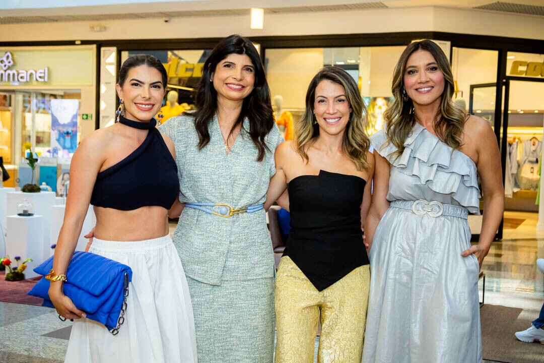 Camila Cenci, Renata Cotrim, Helô Drummond e Karine Lima