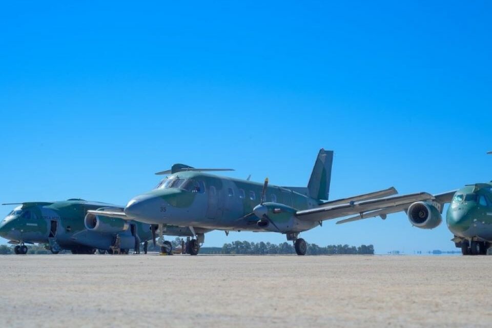 FAB intercepta helicóptero vindo da Venezuela com 240 kg de drogas