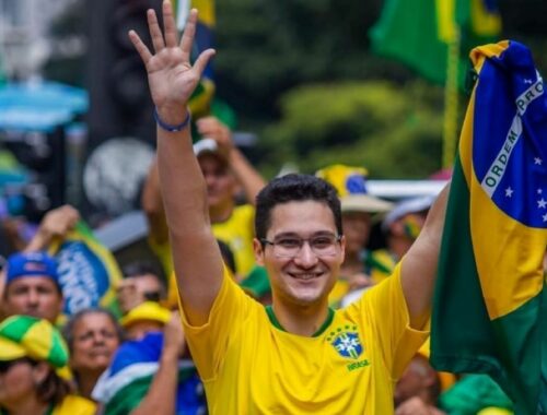 Deputados de Brasília participam do ato de Bolsonaro na Paulista: “Comparem com o do Lula”