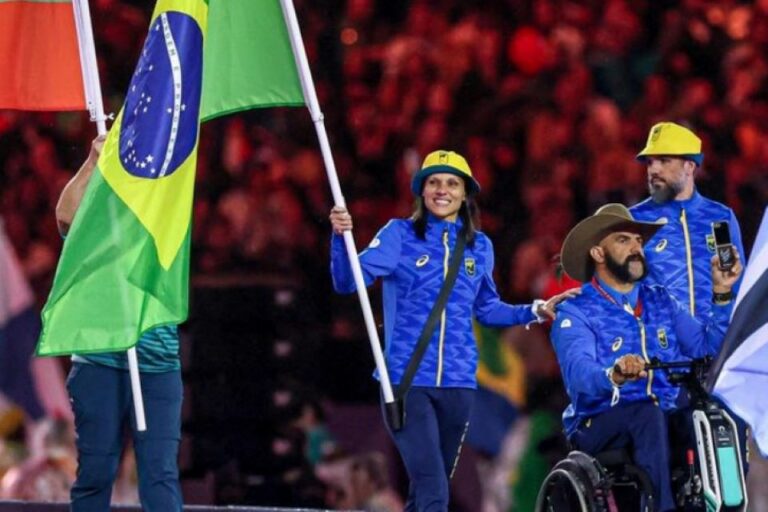 A nadadora Carol Santiago e o canoísta Fernando Rufino