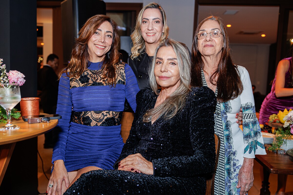 Cassiale Rezende, Loyanne Rezende, Wanda Rezende e Eneida Domingos de Rezende