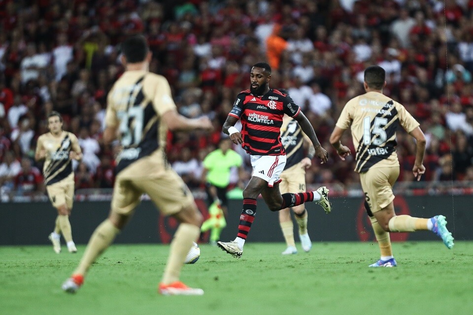 Gerson fez o gol da vitória do Flamengo aos 45 minutos do segundo tempo