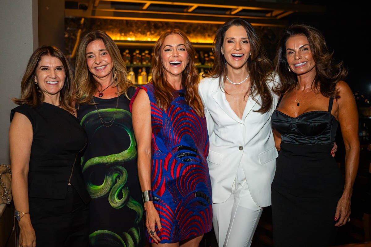 Lara Calaça, Maura Mendes, Patrícia Justino Vaz, Adriana Chaves e Ivana Valença