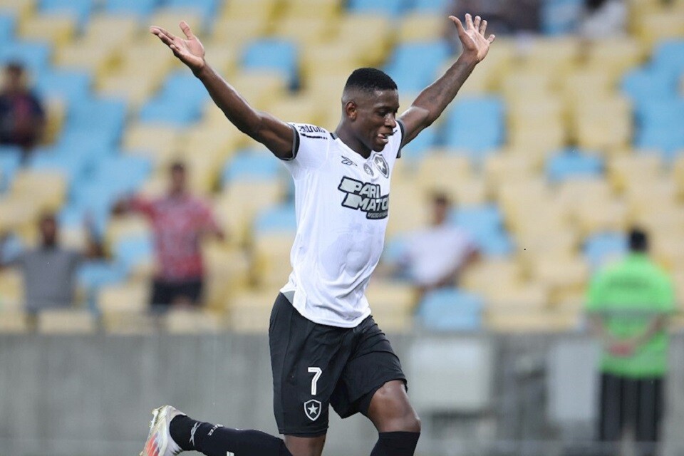 Luiz Henrique só empurrou a bola para o gol vazio em erro da zaga do Fluminense | Foto: Divulgação/ Botafogo