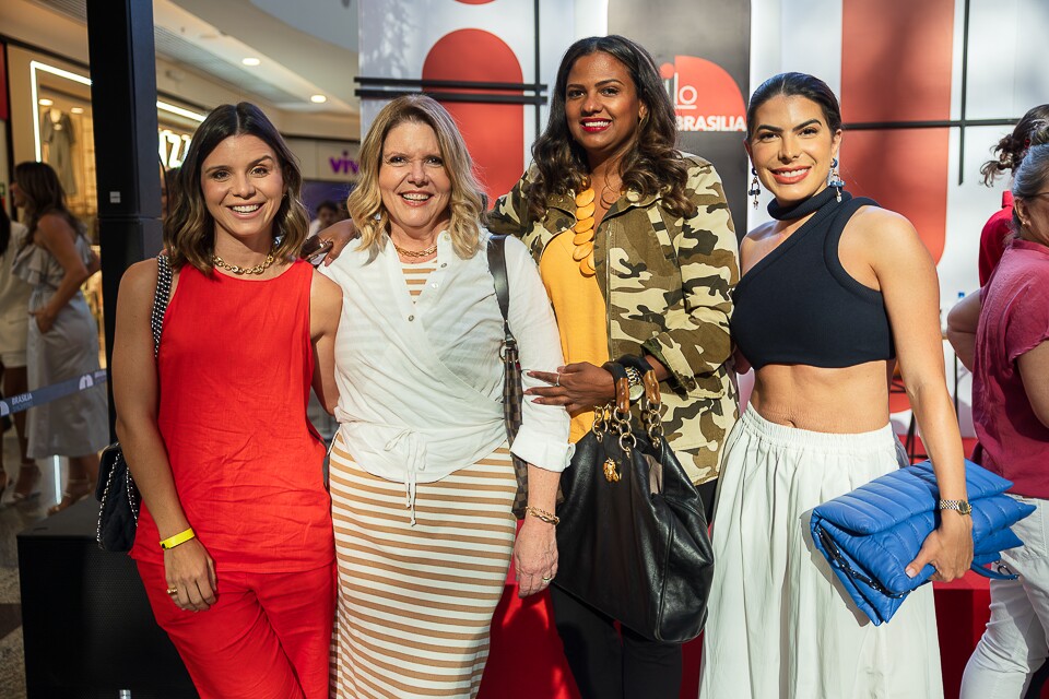 Mariana Tupinambá, Adriana Tupinambá, Nelsinha Pereira e Camila Cenci