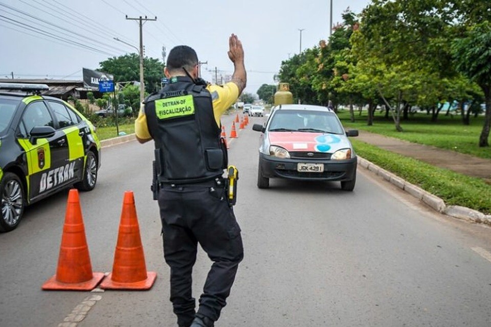 Para obter o documento atualizado é preciso estar em dia com o IPVA e multas