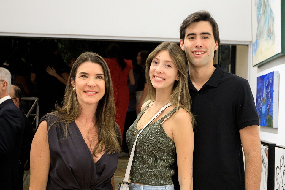 Renata e Maitê Queiroz com Nicolas Maciel