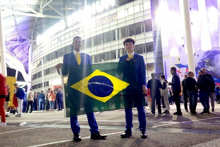 Samuel Augusto e Thaylon Roberto receberam a Medalha de Excelência na ocupação Segurança Cibernética