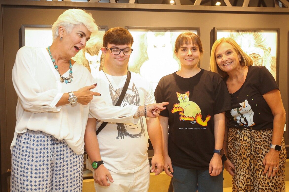 TATIANA CORREA, AUGUSTO CORREA, GIOVANA SGARBI E MARIANA SGARBI