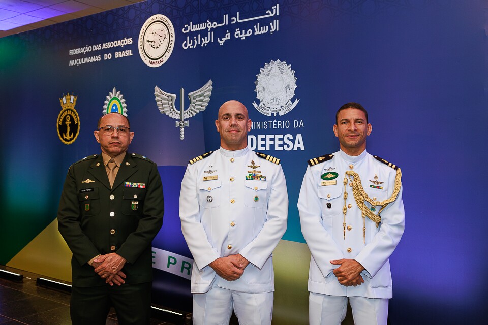 Tenente Wladimir Peres, comandante André Mello e Capitão Eduardo Nascimento