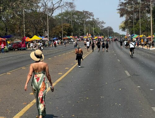 Com domingo de sol, brasilienses voltam a ocupar o Eixão do Lazer