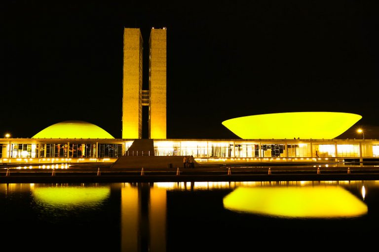 Congresso se ilumina de amarelo pelo Dia Mundial de Prevenção ao Suicídio