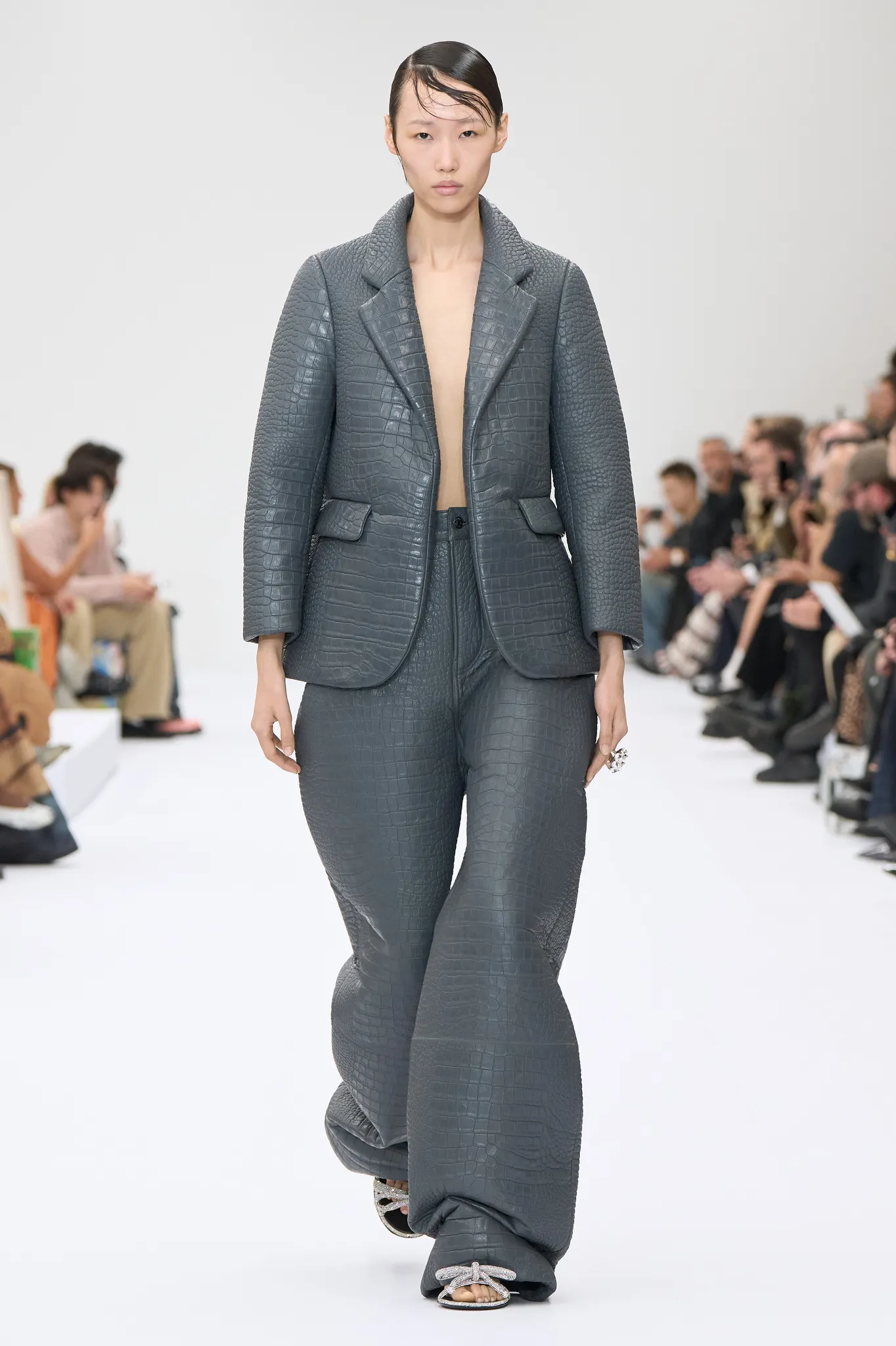 Acne Studiosprimavera-verão 2025 ready-to-wear