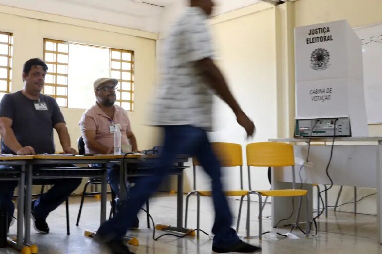 Eleitores de quatro capitais terão que voltar às urnas no segundo turno | Foto: Bruno Peres/ Agência Brasil