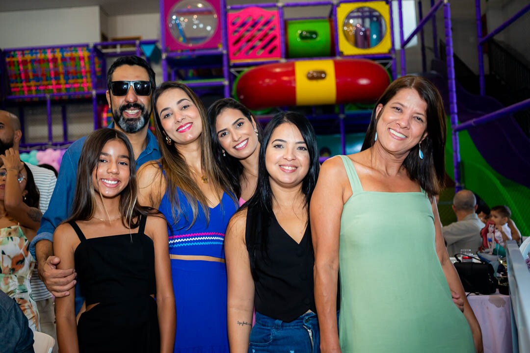 Isadora Correia, Fabrício Nogueira, Elizangela Correia, Carolina Oliveira, Rayana Correia e Cilene Oliveira