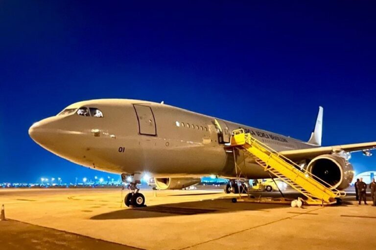 O avião pousou em Beirute no final da manhã deste sábado (5) | Foto: Reprodução/ Instagram @fab_oficial