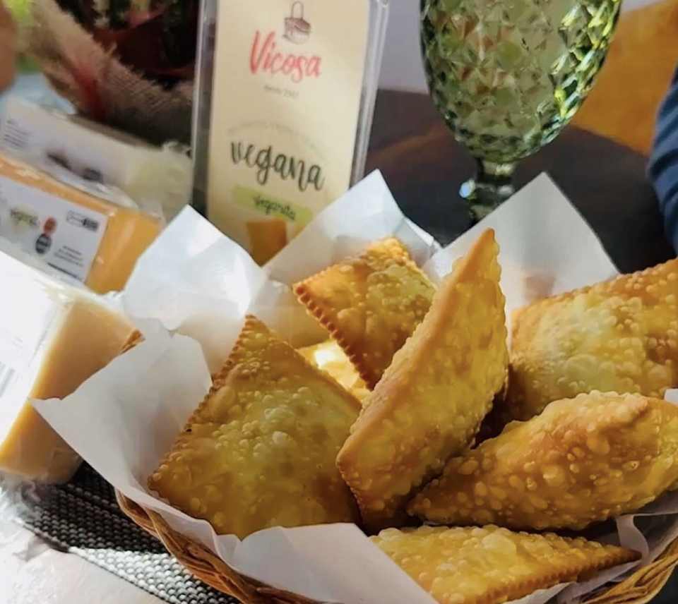 Os pastel da pastelaria mais antiga de Brasília já virou um prato típico da capital | Foto: Reprodução/ Instagram @pastelaria.vicosa