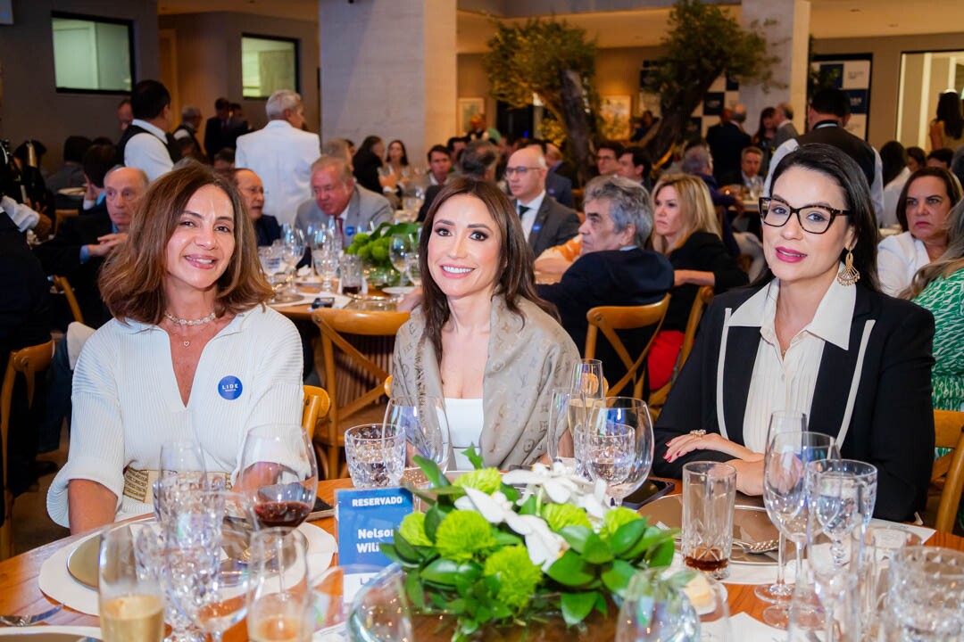 Paula Santana, Carol Mendes e Tainah Mello