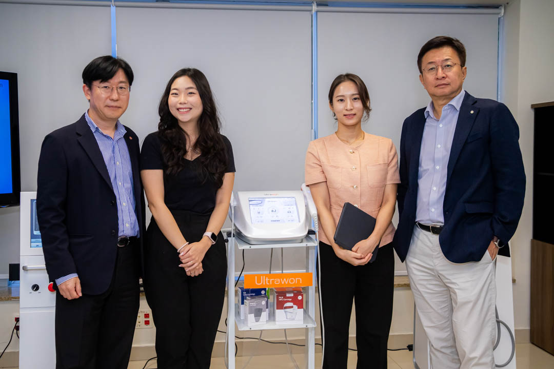 TaeBong Kim, Caroline Yoo, Olívia Ham e Sang Kook Nam