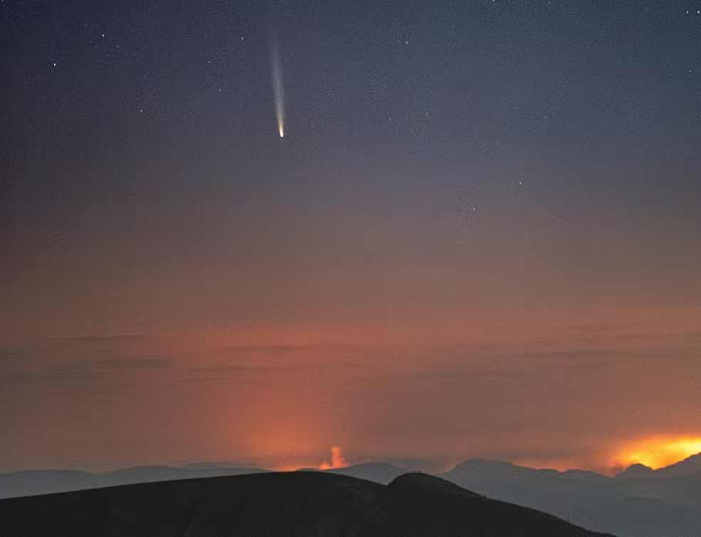 Cometa do século e eclipse "anel de fogo"