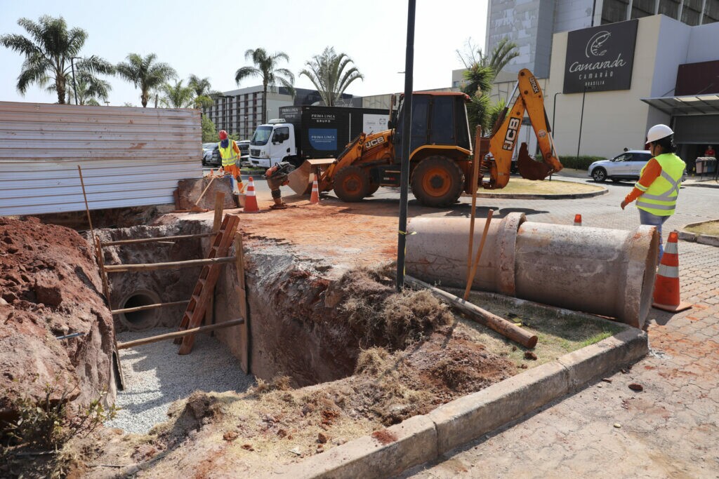 Obras estão sendo executadas para aumentar a capacidade de captação de água das galerias | Fotos: Paulo H. Carvalho/Agência Brasília