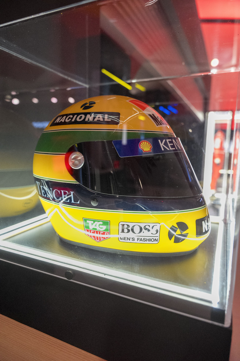 Por dentro da exposição Icons Beyond Time, que celebra o legado de Ayrton Senna
