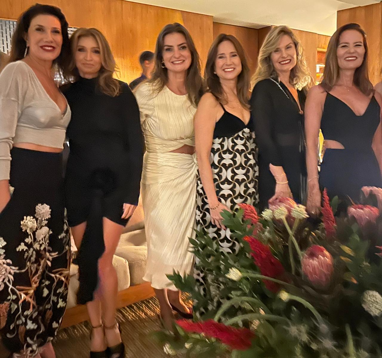 Elma Cascão, Isabela Valença, Junea Gontijo, Chris Rose, Elca Cascão e Luciana Castro