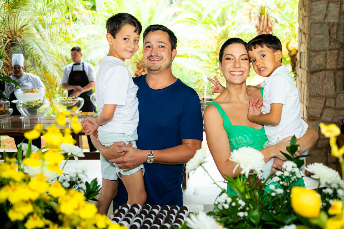 Fernando Mello, Gabriela Bessa e os filhos, João Luiz e Miguel Luiz