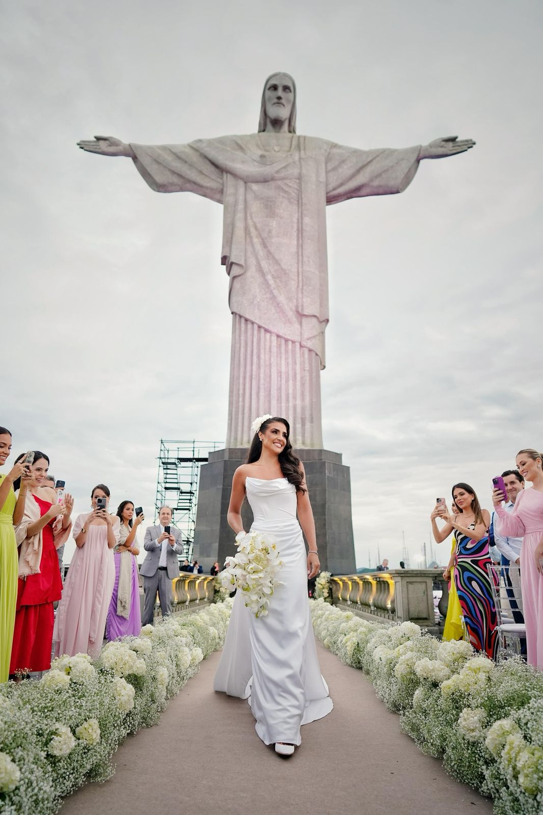 Juliana e Marino Colpo completam dez anos de casados em celebração de quatro dias no RJ