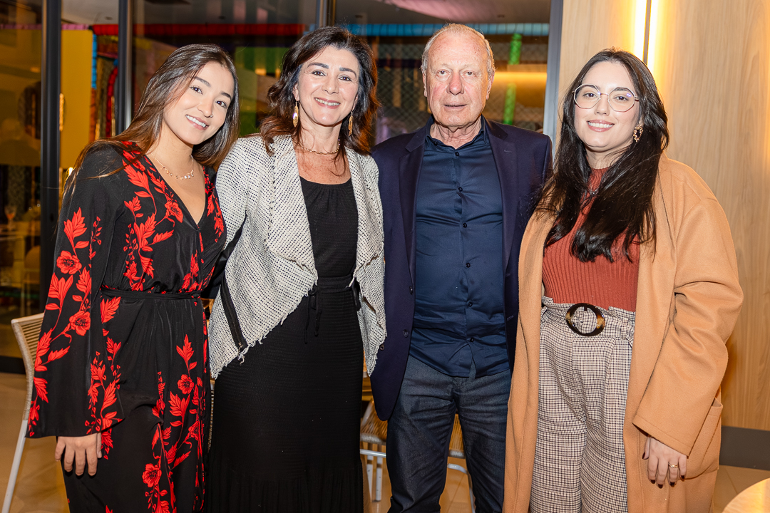 Júlia Corrêa, Jane Corrêa, Delcio Pereira e Gabriela Pereira