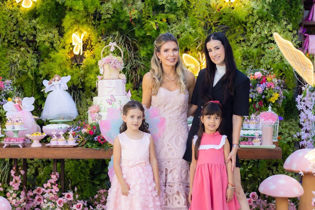 Sophia e Raquel Santiago com Amanda e Giovana Figueiredo