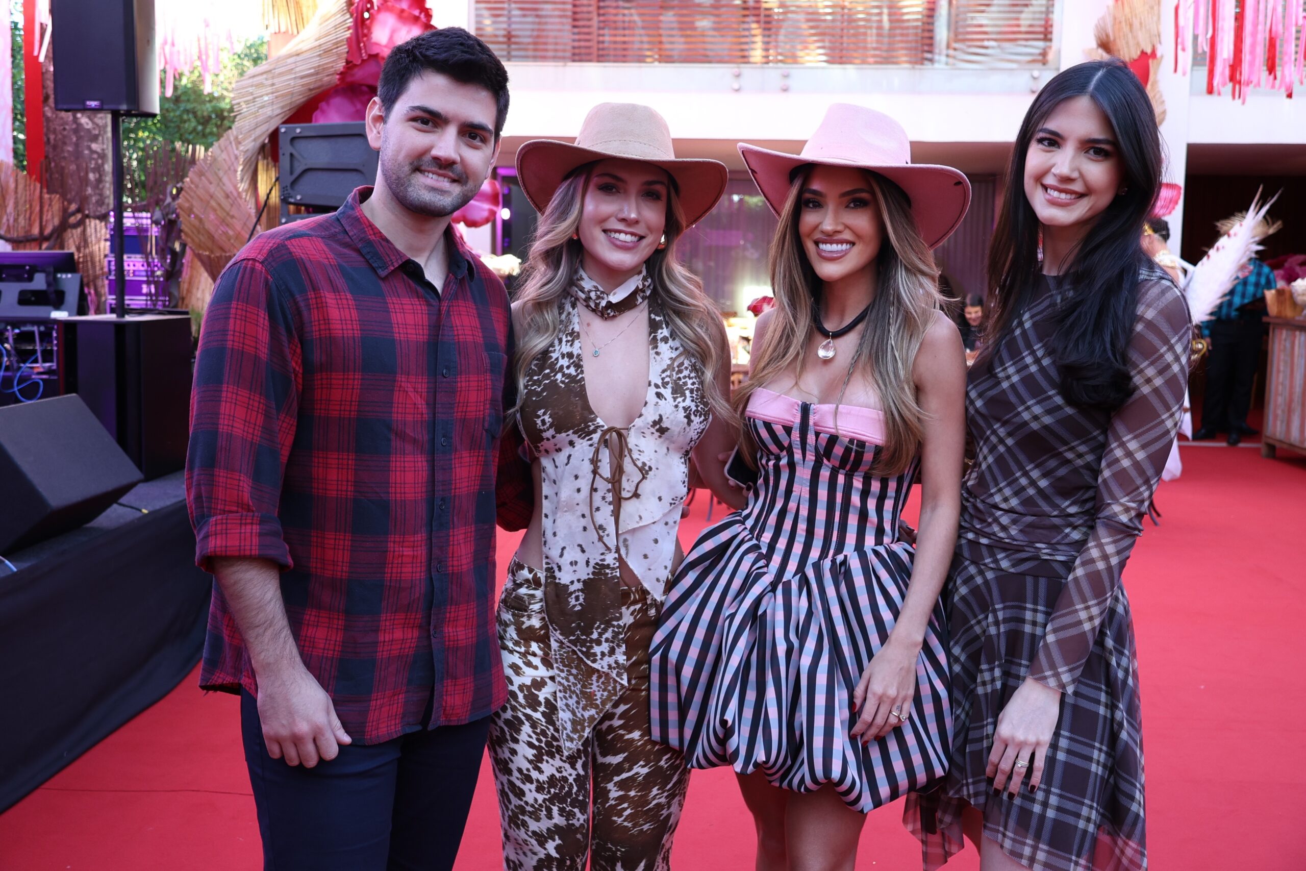 Lucas Fidalgo, Tatiana, Viviane e Bruna castelo Branco