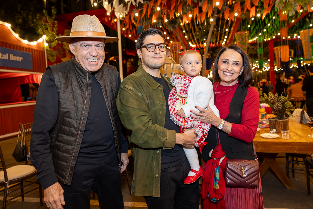 Paulo Tonet, Caetano Tonet Camargo Filho, Teresa Valença e Valeska Tonet Camargo