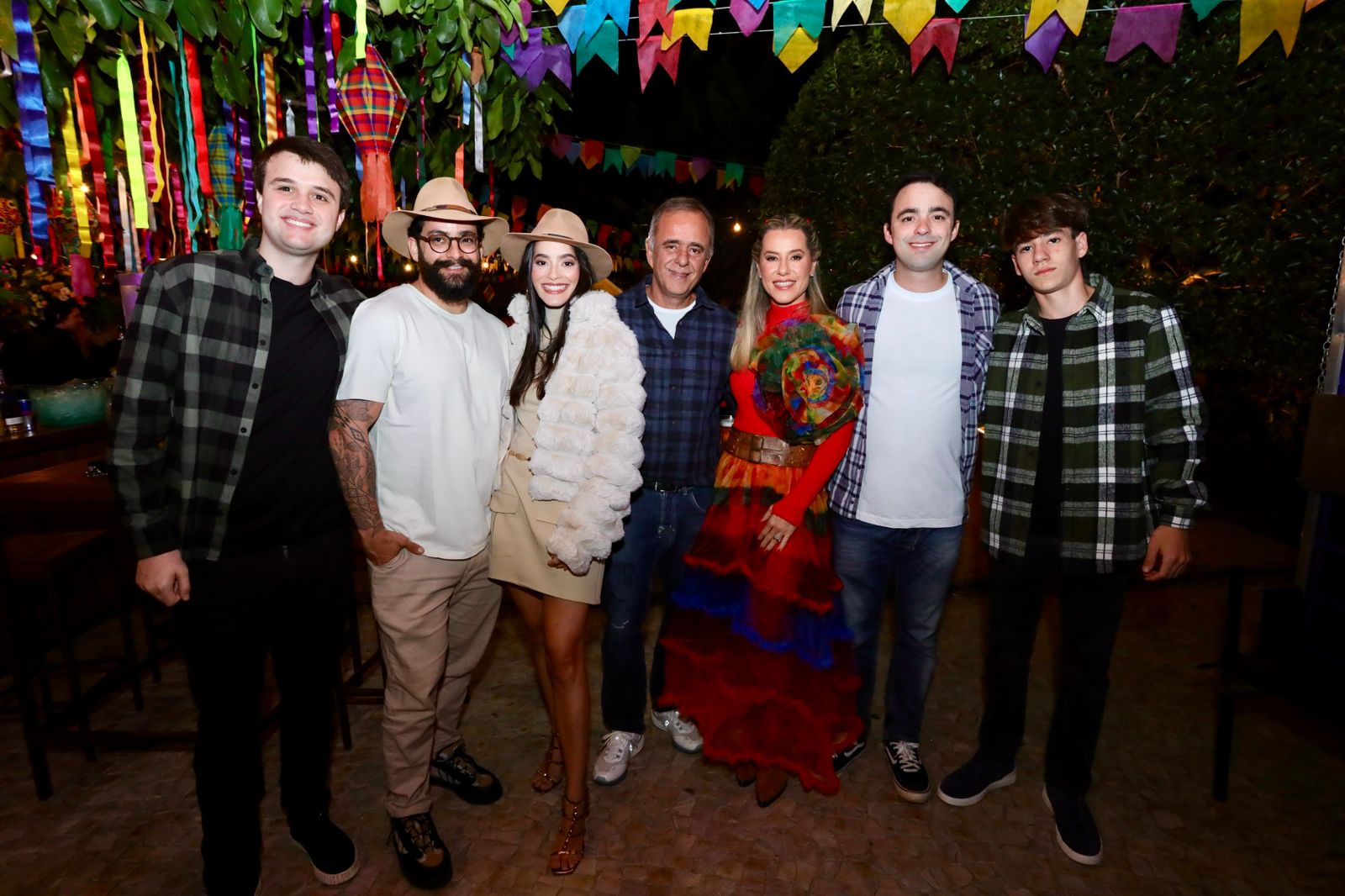 Rodrigo Jaolino, Mateus Batella, Gabriella Toledo, Eduardo Toledo, Flávia Toledo, Lucas Toledo Francisco Toledo