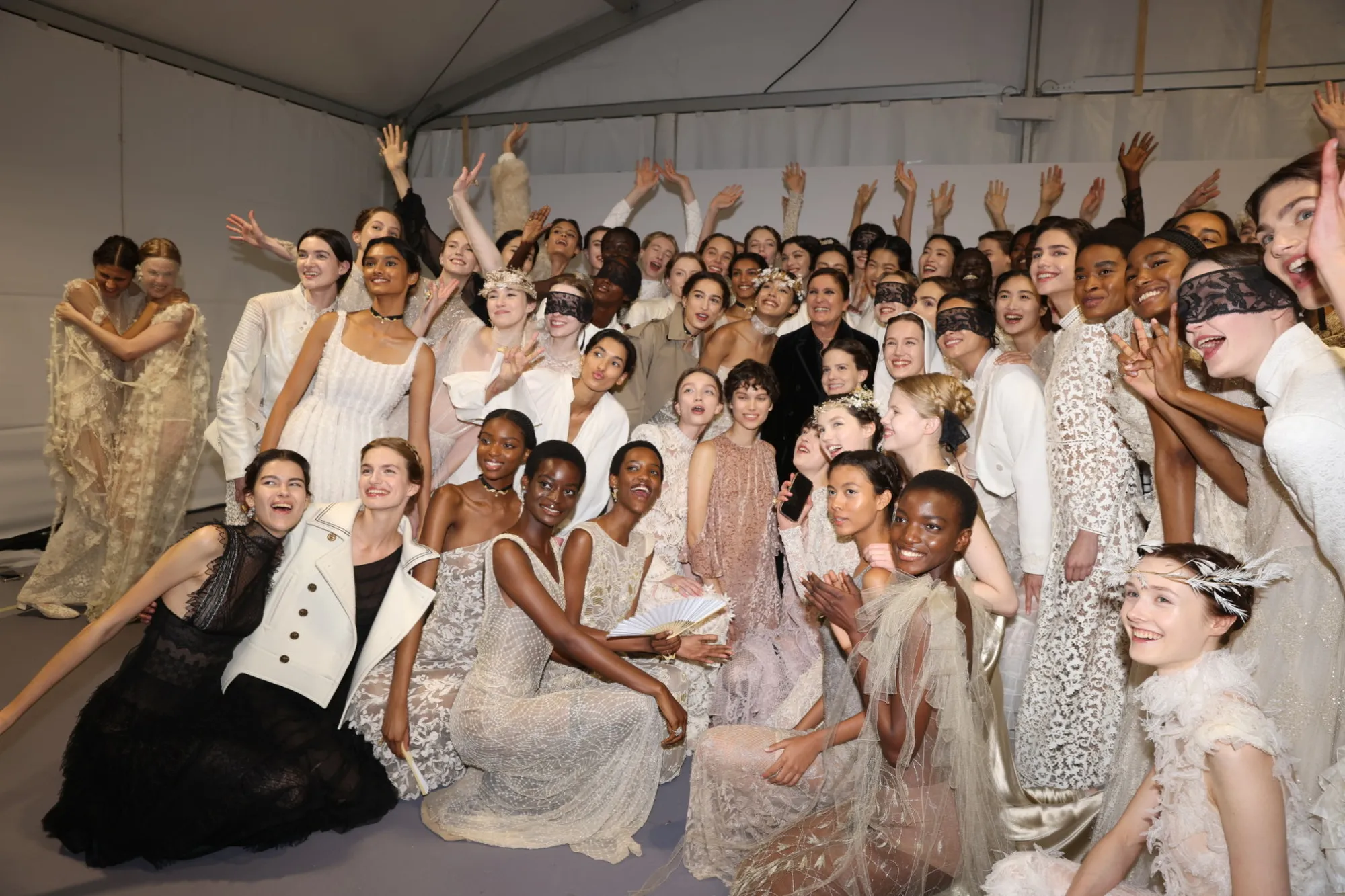 Bastidores do desfile cruise 2026 em Roma